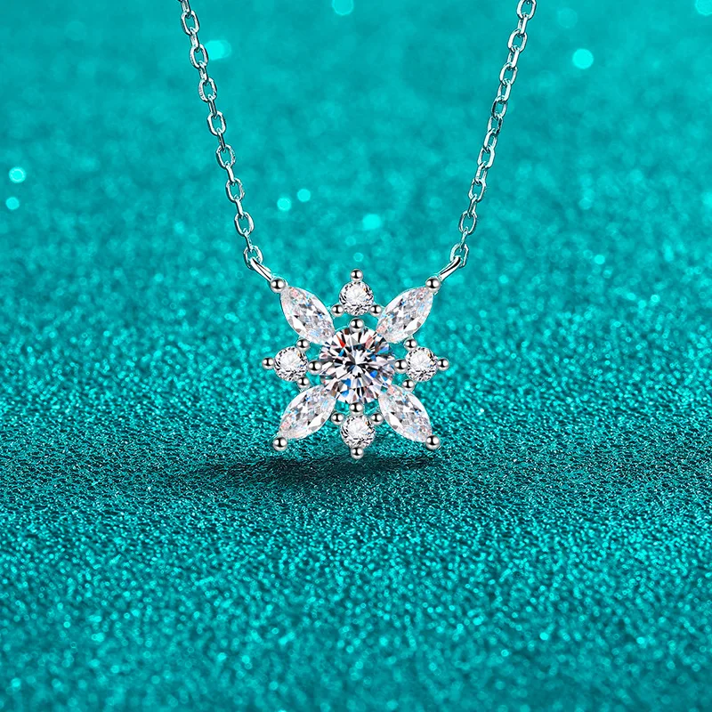 

18K goldS moissanite necklace snowflake pendant marquise special-shaped diamond light luxury temperament clavicle chain