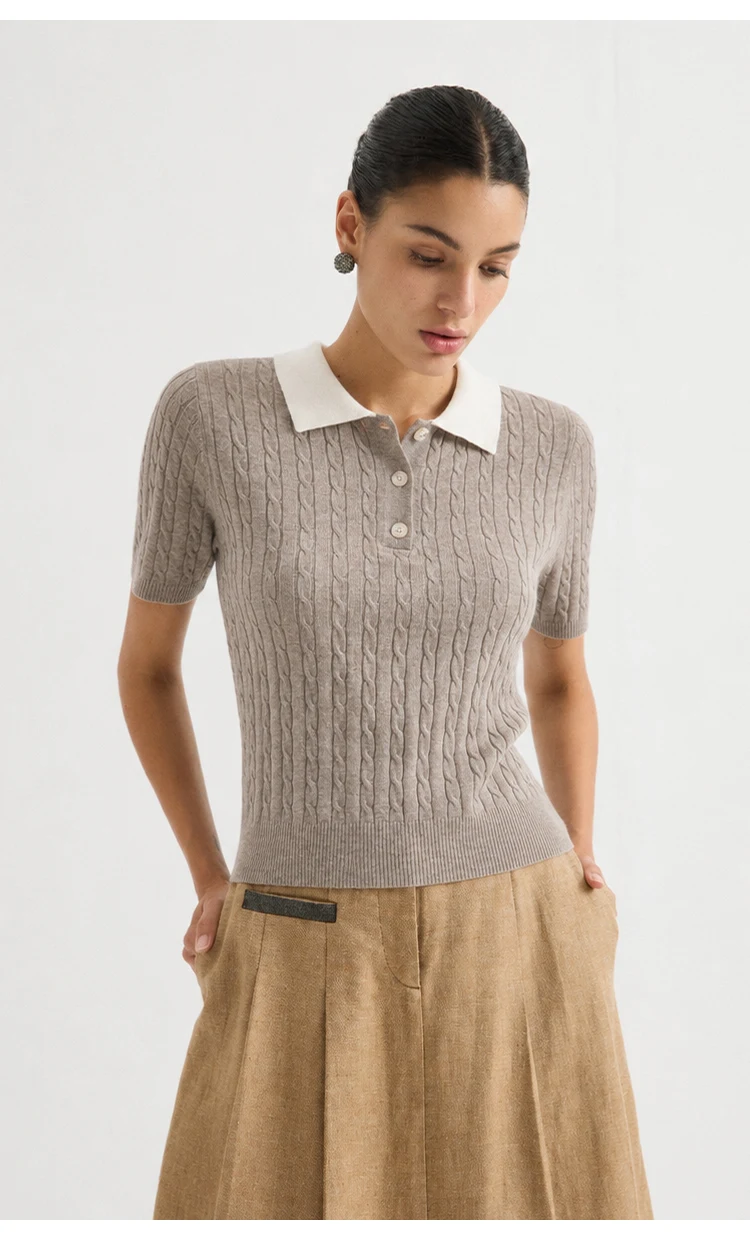 MZ62085 Damen-Pullover im Preppy-Stil mit Polokragen, Zopfmuster, kurzen Ärmeln, Kontrastkragen, Knopfdetails, Modal-Mischung, Oberteil für den frühen Herbst – Detail 9