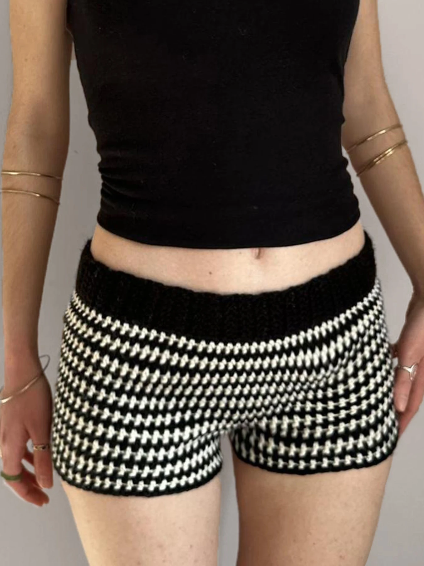 IAMSURE Casual Striped Knitted Shorts Basic Slim Low-Waisted Shorts Women 2024 Autumn Winter Fashion Streetwear Laides Elegant