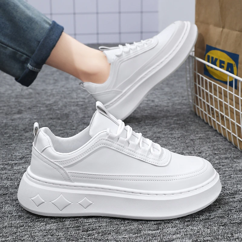 Zapatillas deportivas informales para hombre, de color blanco, con plataforma, ideales para actividades al aire libre, para correr, transpirables, ligeras, para caminar y que aportan altura.