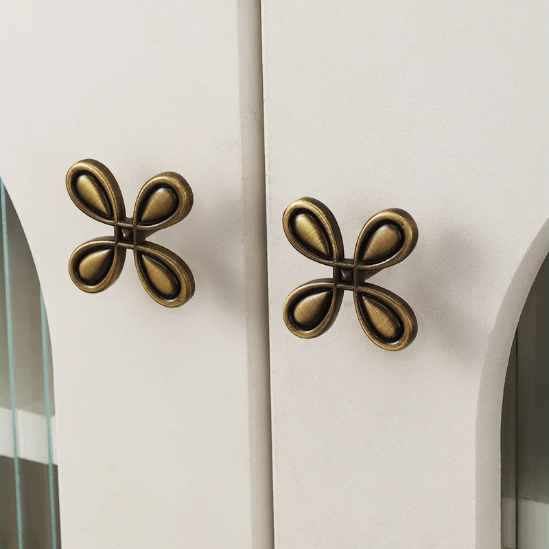 American Style Brass Four-Leaf Clover Cabinet Door Handle Creative Drawer Wardrobe Cabinet Single Hole Nordic Shoe Cabinet Wine