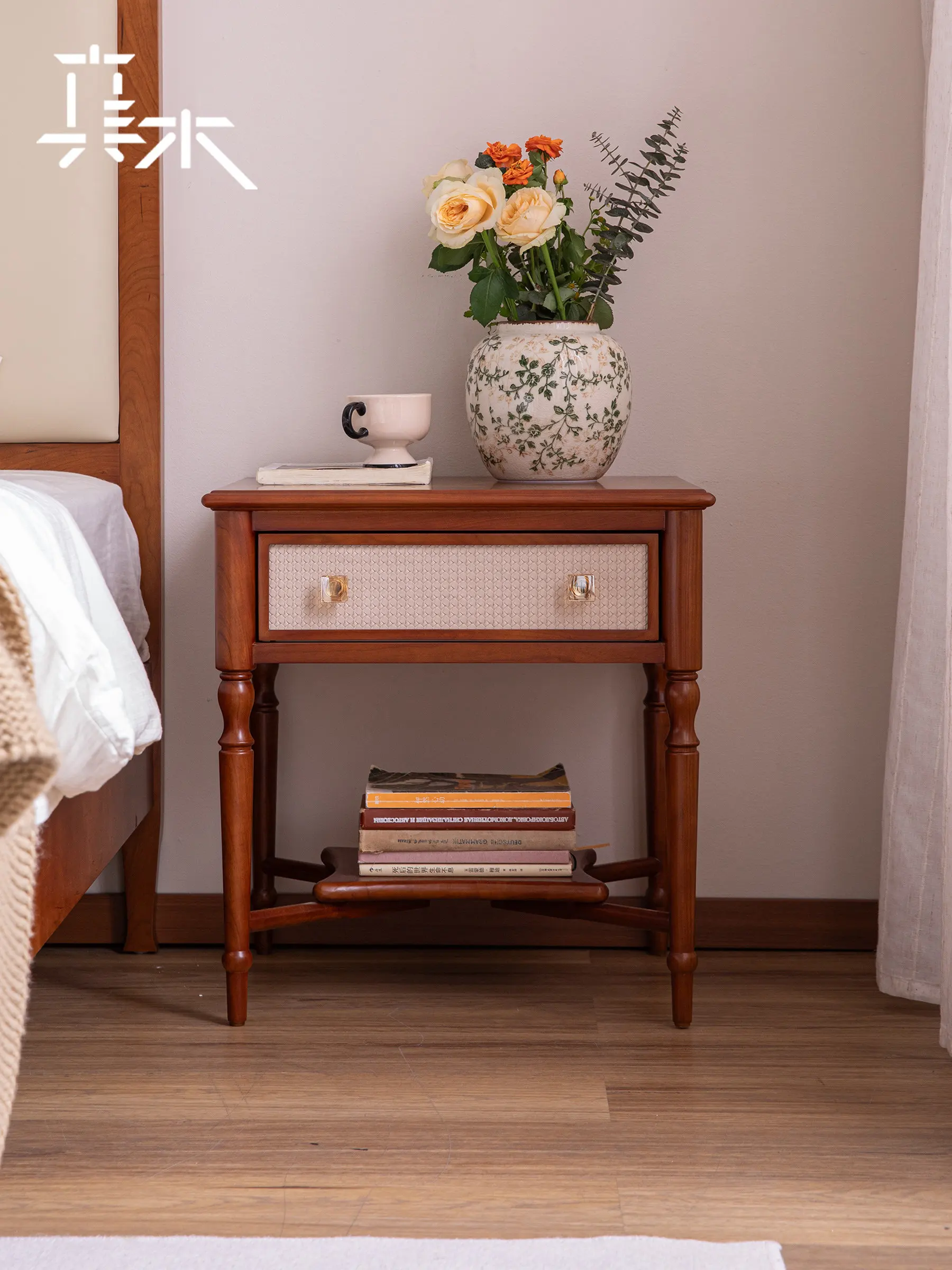 LMM French original contrasting color antique style bedside cabinet solid wood retro sofa edge few