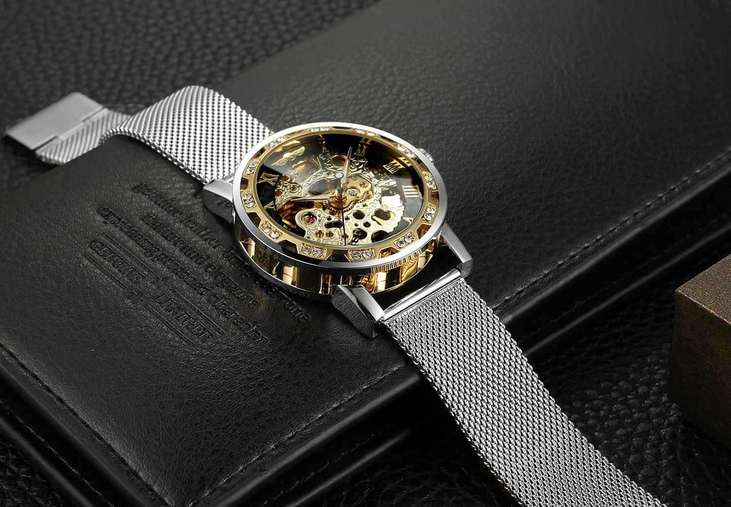 T-WINNER كلاسيكي فضي الأرقام الرومانية الرجال النقش الهيكل العظمي ساعة ميكانيكية مؤشرات مضيئة شبكة مرصعة بأحجار الراين الفرقة رجل ساعة