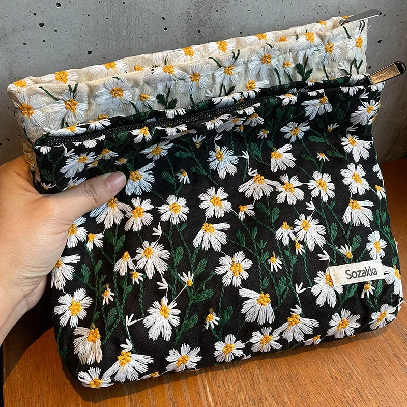 New Fashion Sweet Daisy Embroidery Makeup Bag Ins Clutch Floral Cosmetic Bag Travel Skincare Toiletries Organizer Makeup Pouch