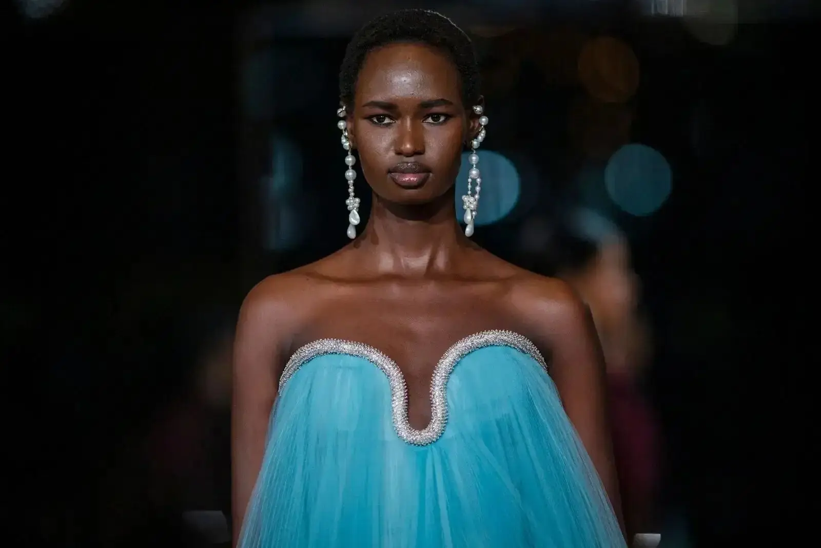 Luksusowe błękitne sukienki imprezowe Off The Shoulder styl Boho kryształy kobiety ubierają formalne okazje suknie wieczorowe wykonane na zamówienie