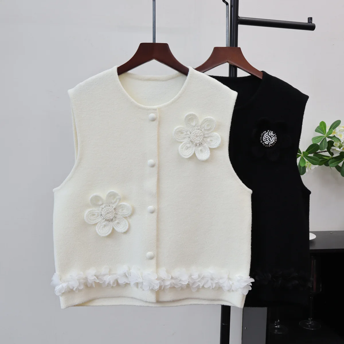 

Elegant Women Knittign Vest Solid Beading Floral Appliques Single Breasted Loose Knits Coat Female Autumn Winter Waistcoat