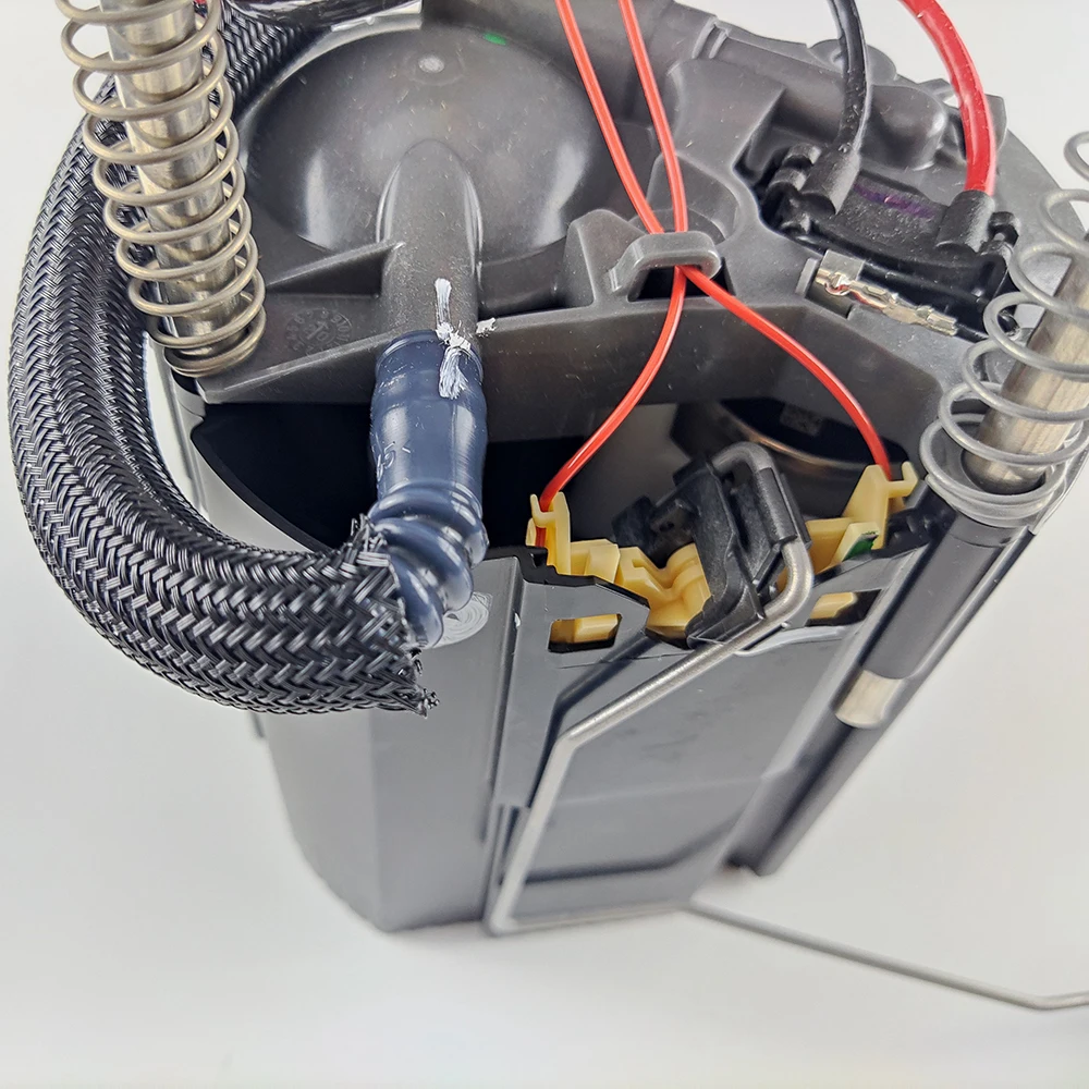 New Left Rear Electric Fuel Pump Module Assembly For Maserati Ghibli V6 3.0T 4WD 670003734 670035006 670178911