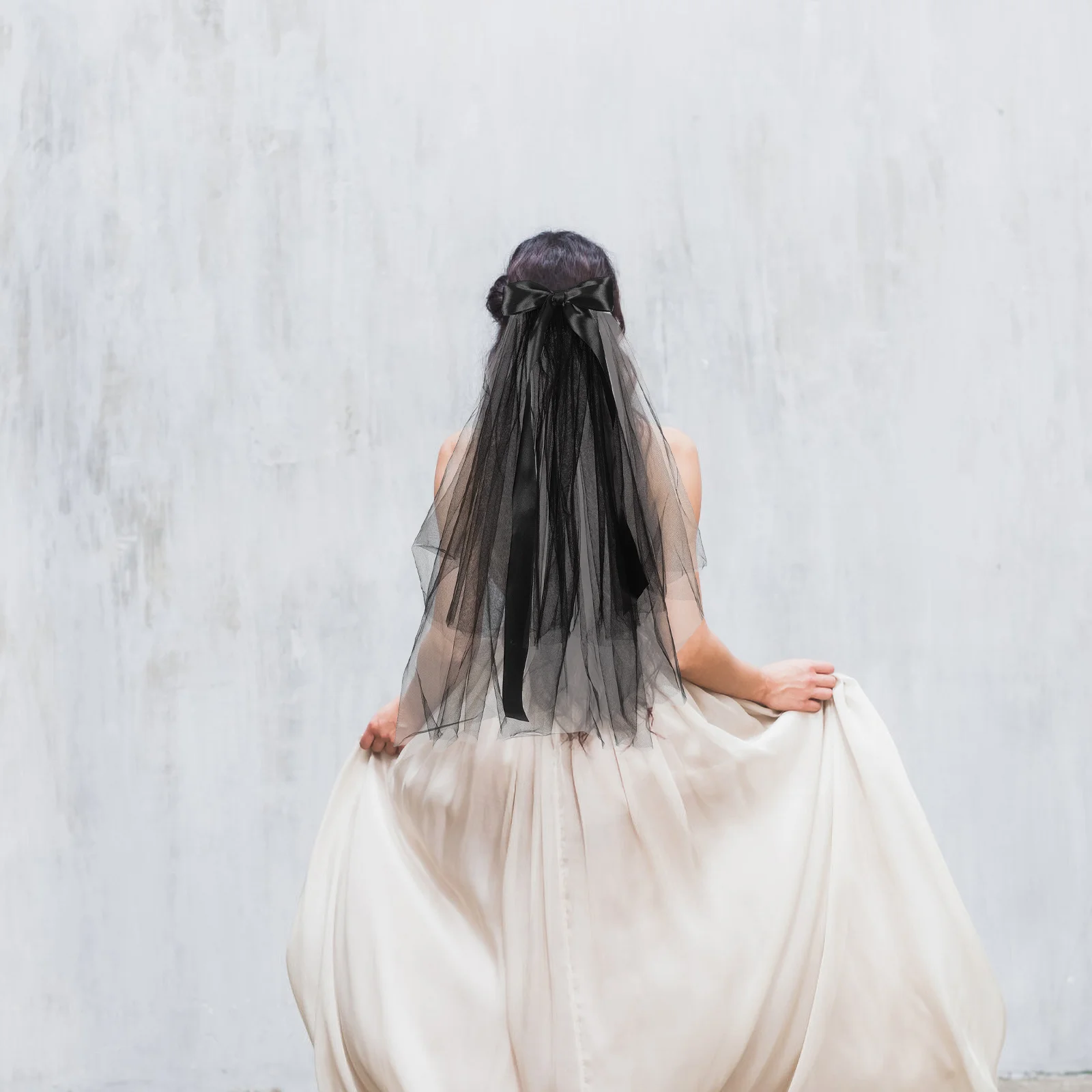 Schwarzer Geister-Hochzeitsschleier mit großer Schleife und Knoten, leichtes Halloween-Kostüm, Brautaccessoire, kurze Taillenlänge für Frauen, Cosplay