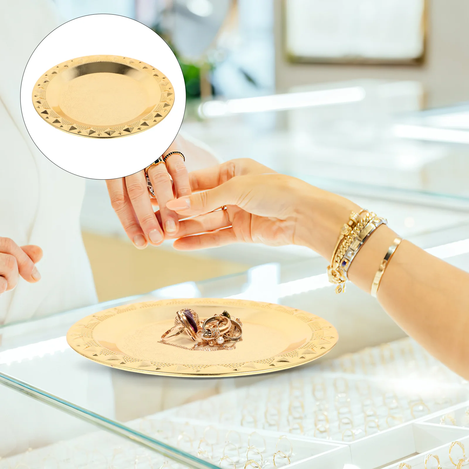 

Metal Fruit Plate Round European Style Snacks Cake Serving Tray Home Hotel Dining Table Decoration Tray