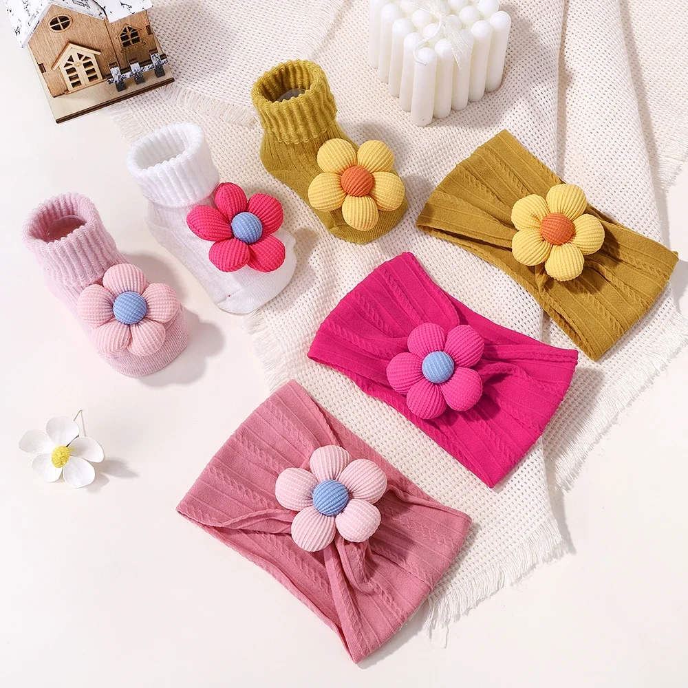 2 Stück Baby Blume Stirnband Socken Set weiches Nylon Haarband für Säuglings mädchen elastische Blumen Turban kurze Socke Neugeborene Kopf bedeckung Geschenk