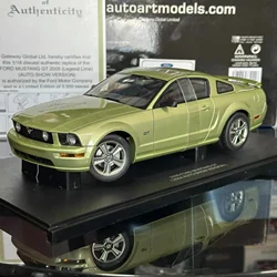 Autoart 1:18 Mustang GT 2005 Alloy Fully Open Simulation Limited Edition Alloy Metal Static Car Model Toy Gift