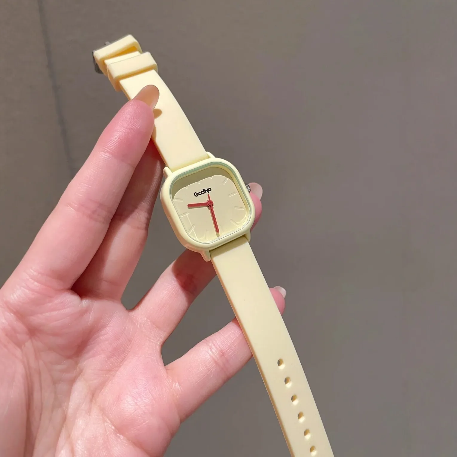 

Minimalist Quartz Watch for Women Niche Design Lightweight Silicone Strap Red Light Blue Waterproof High School Girl's Watch