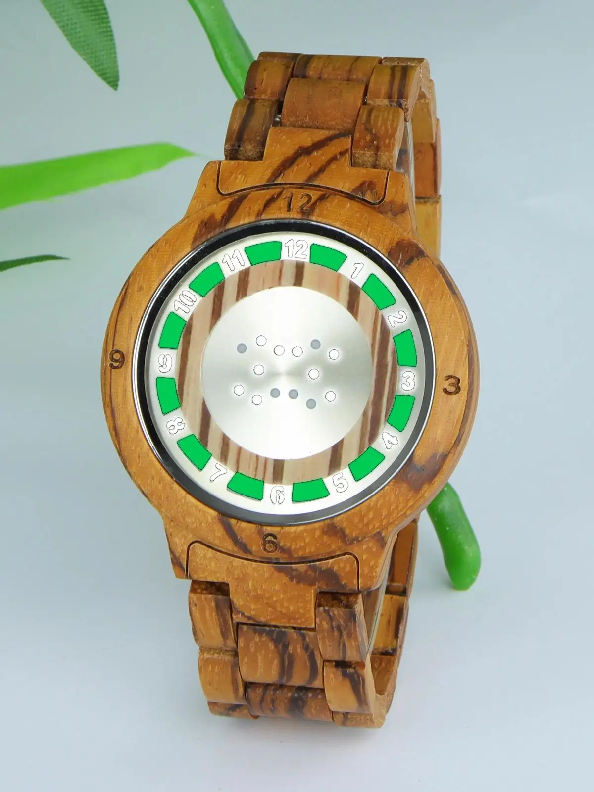 KityKiss 2024LED 디스플레이 커플 탑 전자 스포츠 패션, 개성 있는 레저 샌달우드 시계, 럭셔리 커플 나무 시계, 신제품