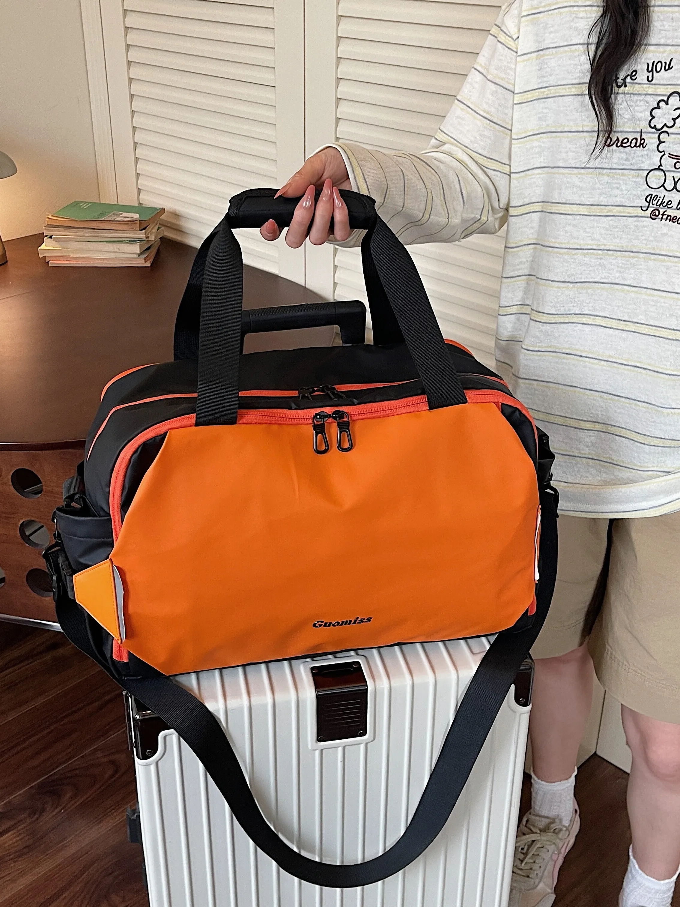 large-capacity-portable-fashion-travel-bag-handheld-multi-functional-boarding-bag-fitness-bag-for-short-trips-and-carry-on