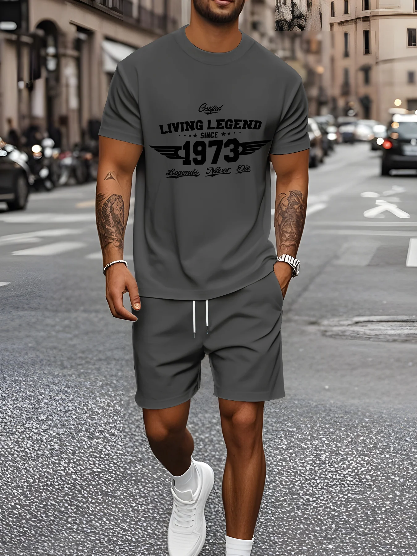 

Men Summer Casual Loose-Fit T-Shirt Set 1973 Classic Print Sports Style Round-Neck Short-Sleeve T-Shirt and Shorts Two-Piece Set