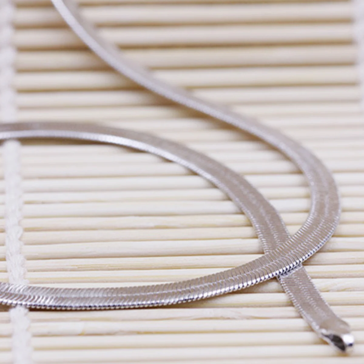 Pingente em forma de cobra colar simples curto plano banhado a platina latão superfície lisa toque confortável unissex joia presente