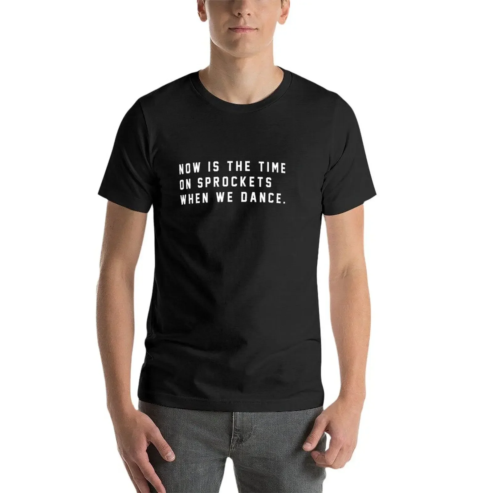 Agora é a hora das rodas dentadas, quando dançamos Roupas Estéticas Anime Masculinas, Camiseta de Designer, Roupas