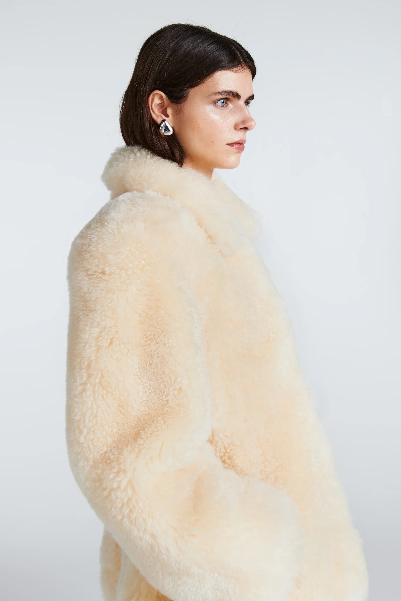 عارضة الصلبة التلبيب فو Furjacket المرأة أزياء أفخم طويلة الأكمام الدافئة فضفاضة معطف قصير سيدة الشتاء اليومية تخفيف الشارع أبلى