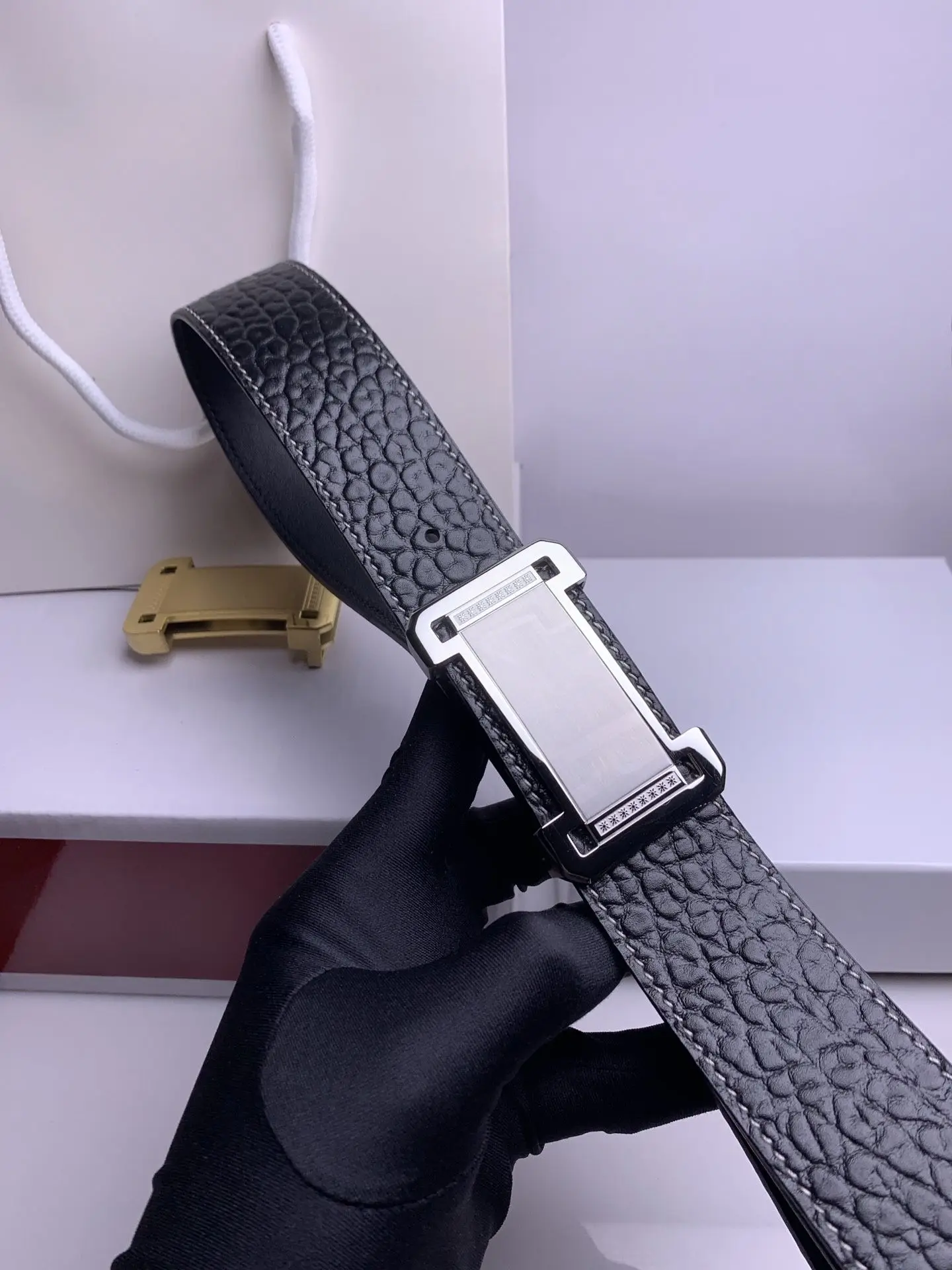 High-quality Women's Fashionable Belt Buckle Smooth Buckle Temperament Double-sided Gift For Mother Using Belt Ladies