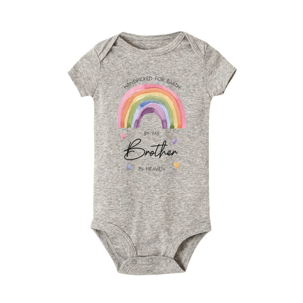 Handgeplukt Voor Aarde Door Mijn Broer In De Hemel Regenboog Print Bodysuit Pasgeboren Zomer Romper Baby Korte Mouw Jumpsuit