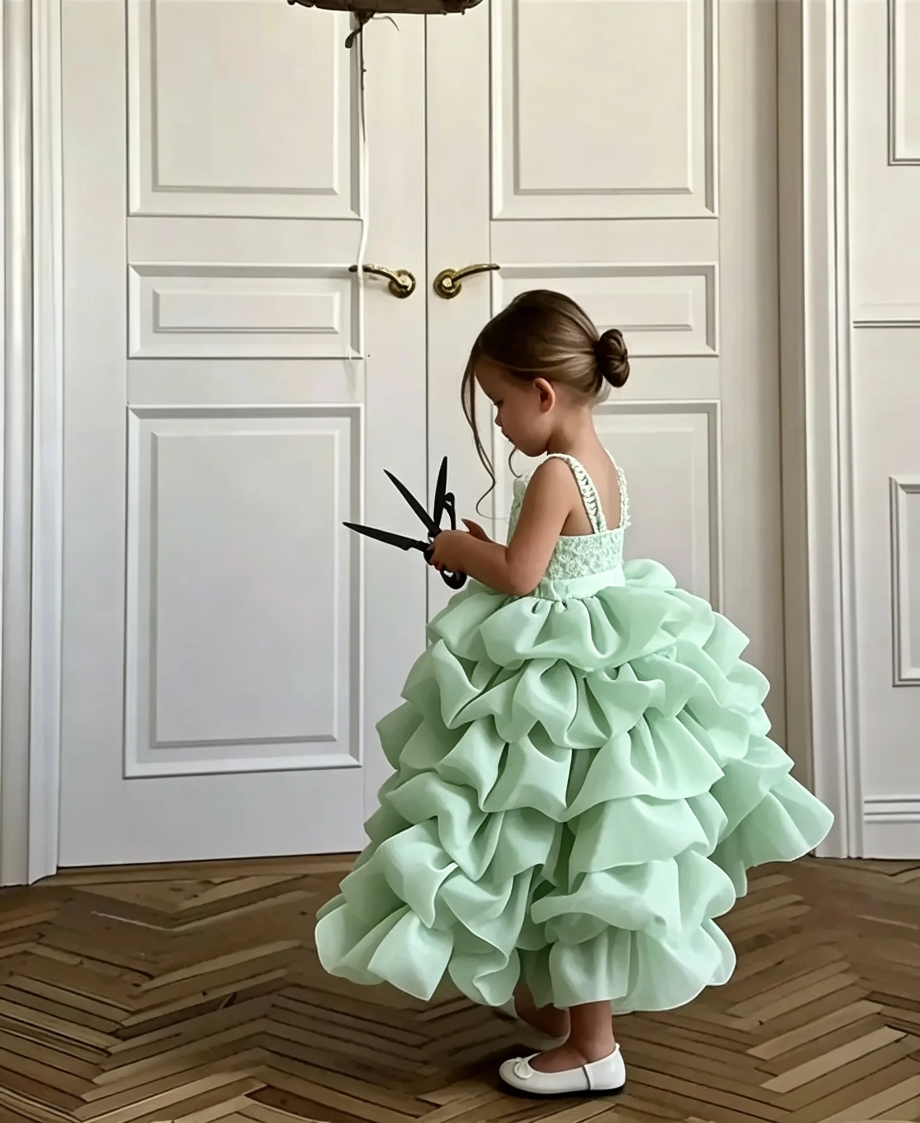 Custom Luxury Layered Flower Girl Wedding Dress Sequined Ruched Ruffle Sleeveless Baby Girl Princess Birthday Party Dress