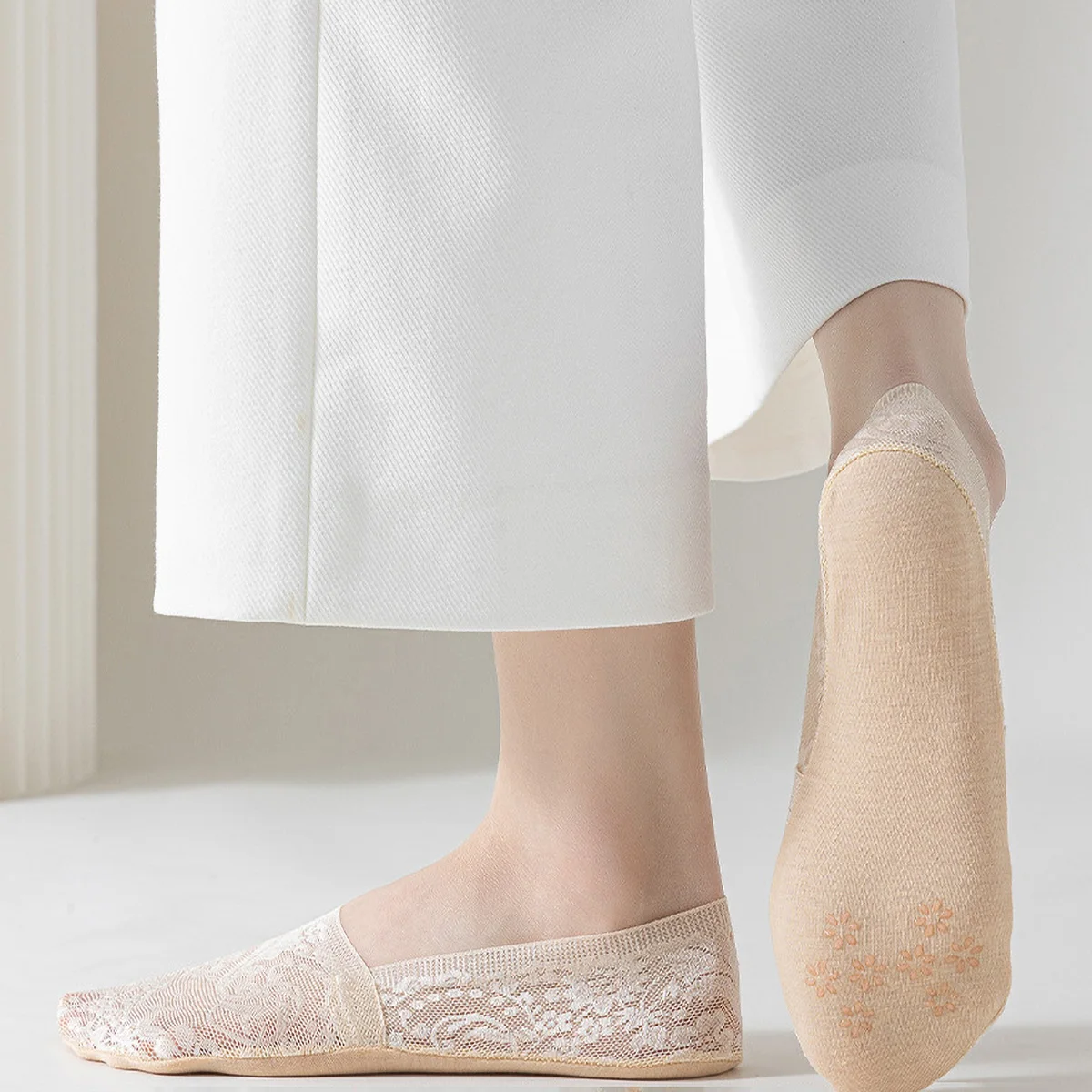 1/5 Pasang Kaus Kaki Tak Terlihat Renda Musim Panas Wanita Kaus Kaki Potongan Rendah Tipis Jaring Perahu Sandal Pergelangan Kaki Wanita Kaus Kaki Anti-selip Tanpa Pertunjukan Silikon