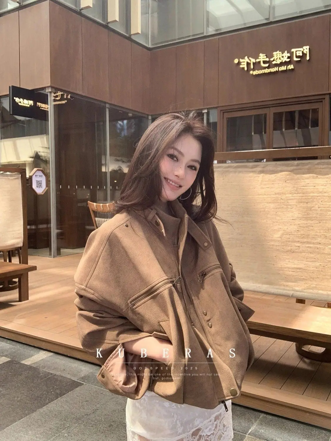 

Куртки-бомберы мотоциклетные женские зимние на подкладке с плюшевой уютной подкладкой теплые удобные OL Team Funky Training в стиле пэчворк в рубчик на каждый день