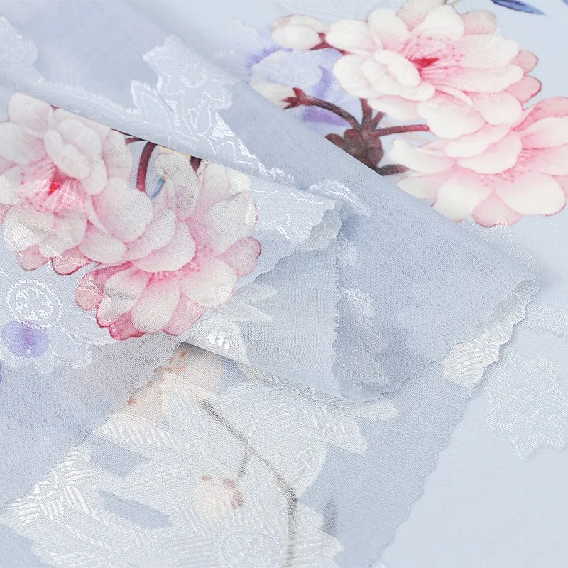 Pakaian wanita cheongsam dan kain gaun bermotif