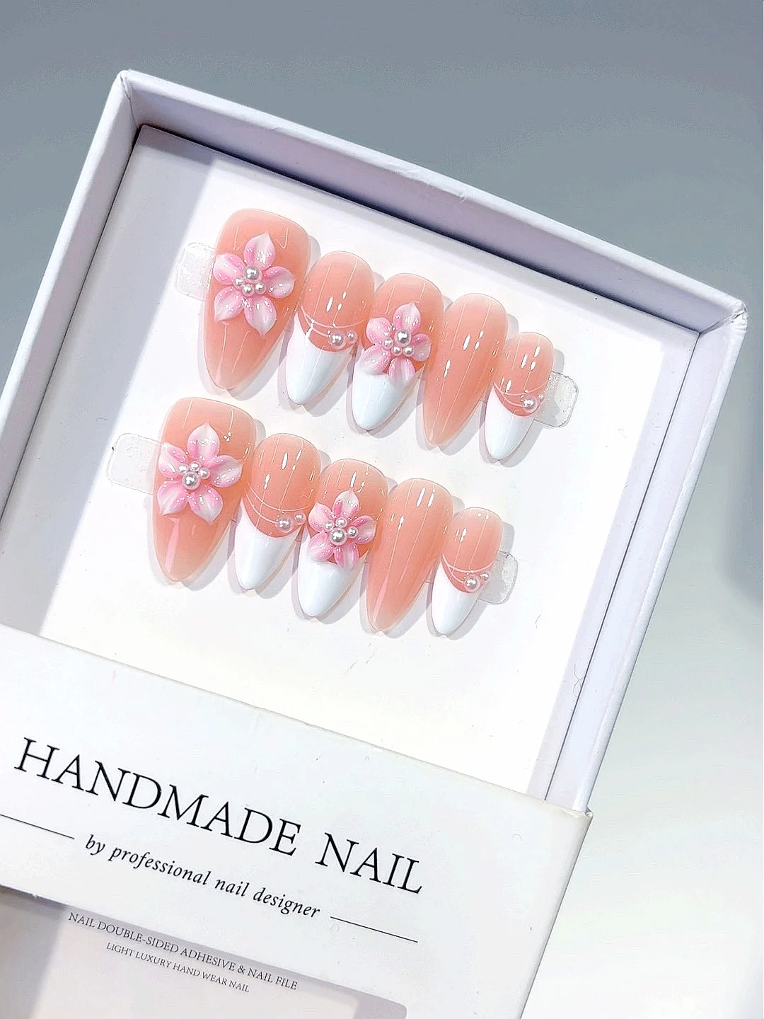 

Peach Floral Pearl Almond Press on Nails（D579）