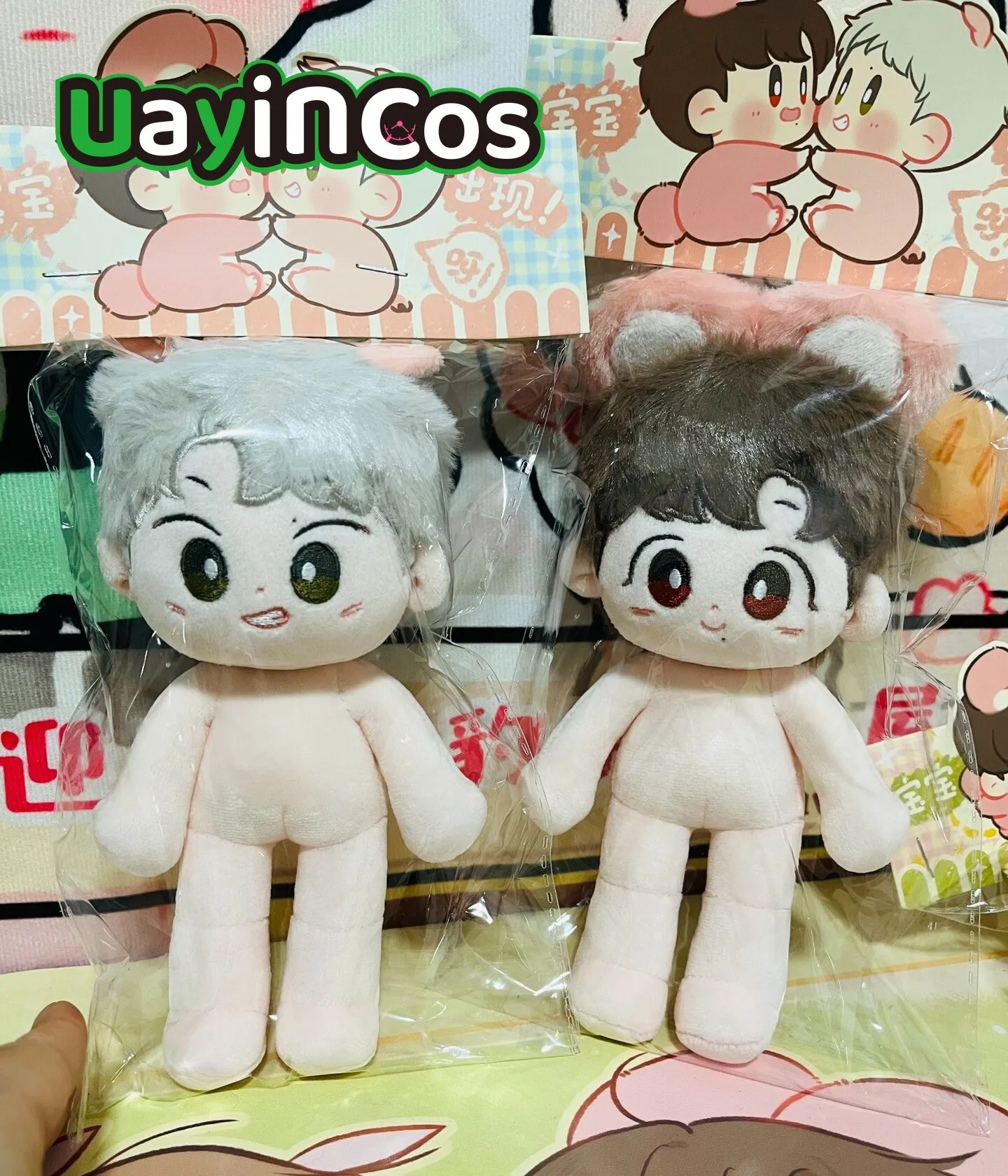 

В наличии: Оригинальные плюшевые игрушки-брелоки с одеждой для кукол, аниме-украшения и игрушки с персонажами Ван Ибо, Сяо Чжань, Цзо Бао Бао, Гуогуо.