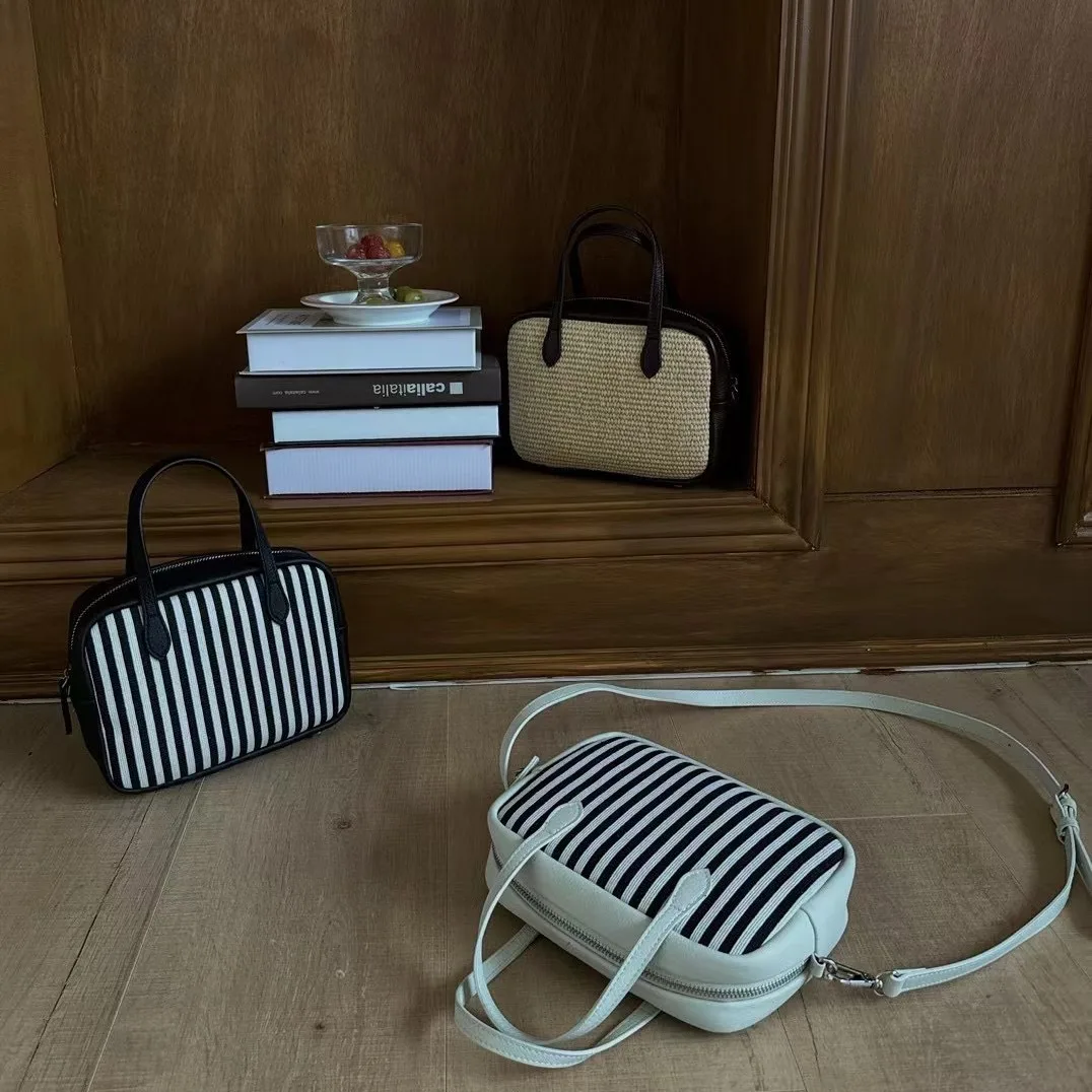 FIRMRANCH, Mini bolso cuadrado informal de mano para uso diario, de lona con piel de vaca, diseño de rayas blancas y negras, bolso cruzado Siagonal para mujer