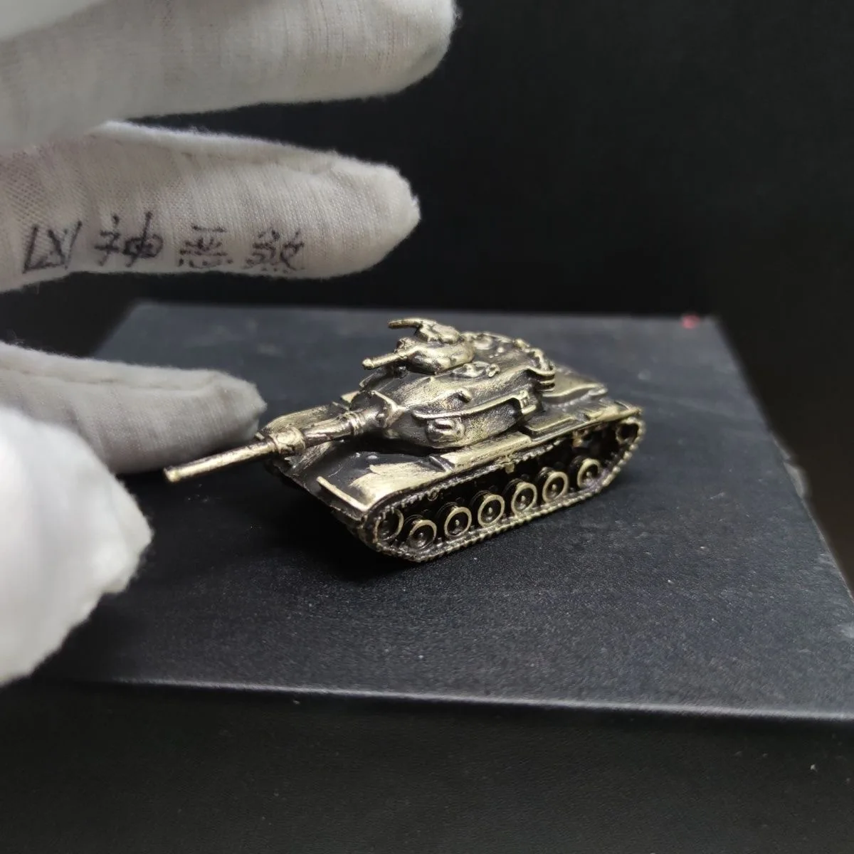 

Solid Brass King Tiger Tank Model, Antique WWII Military Statue with Soldier, Desktop Collectible for Office & Home Decor​