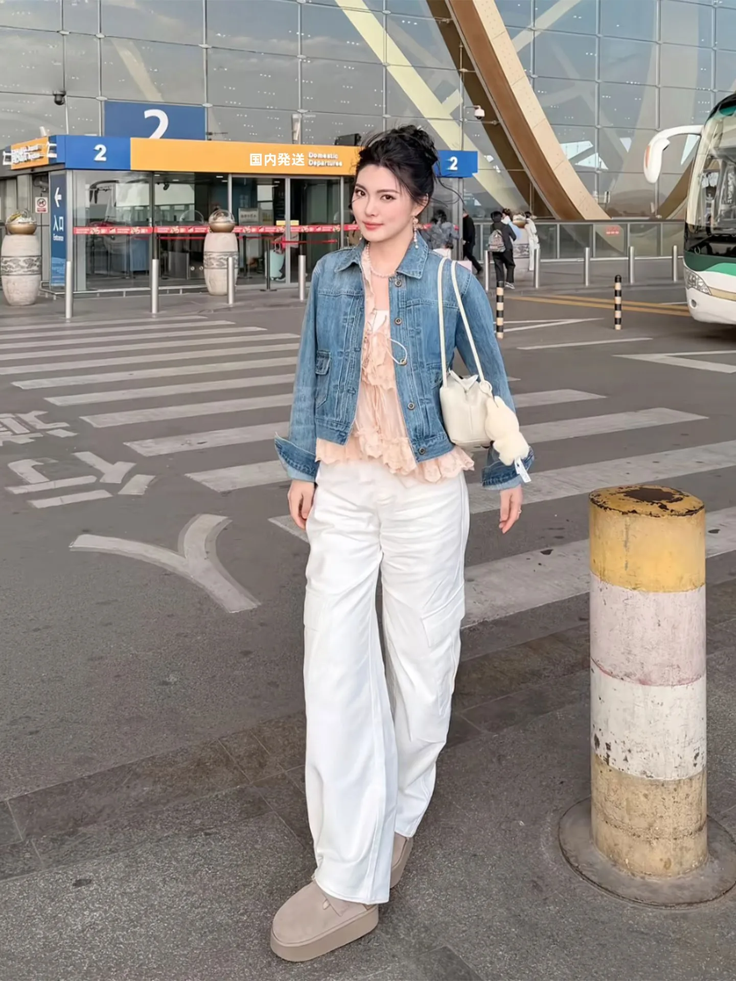 

Брюки AW Wang Na Na Moon White Workwear: свободные прямые брюки с множеством карманов, повседневные, из смесового хлопка, женские, с высокой талией