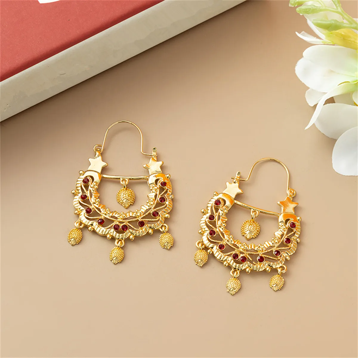 European Trend Classic Star Studs Hollow Design Rhinestone Rare Women\'s Earring Jewelry