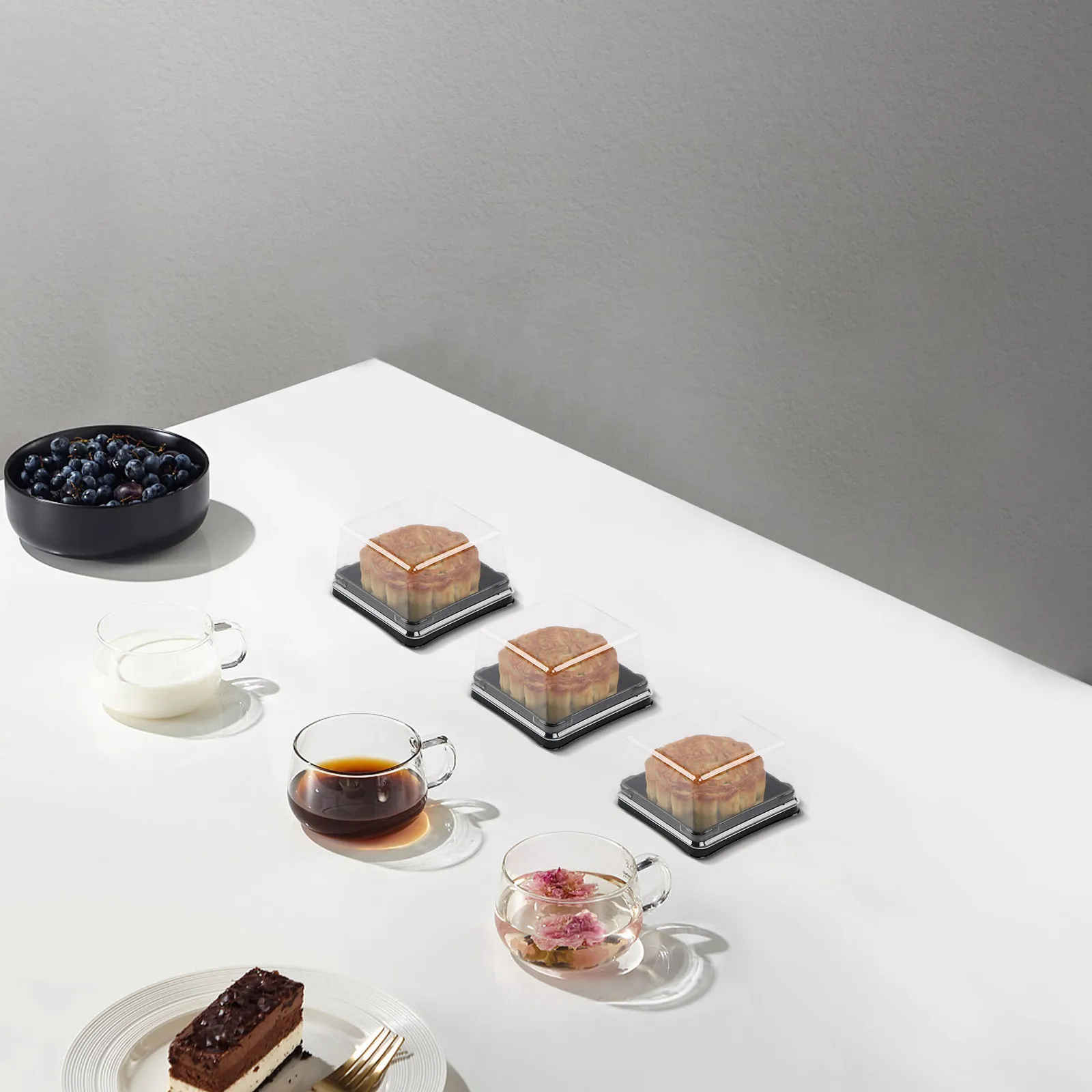 

50PCS Moon Cases Dessert Plastic Trays Transparent Dessert Boxes for Home Store Reusable PVC Material Plastic Trays Cake Boxes
