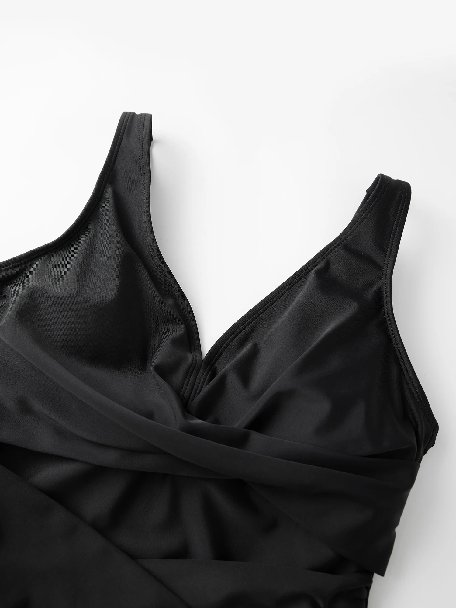 

Elegant Swimsuit with Cross Front Design V Neckline Sleeveless and Backless Styling for Women - Chic Swimwear for