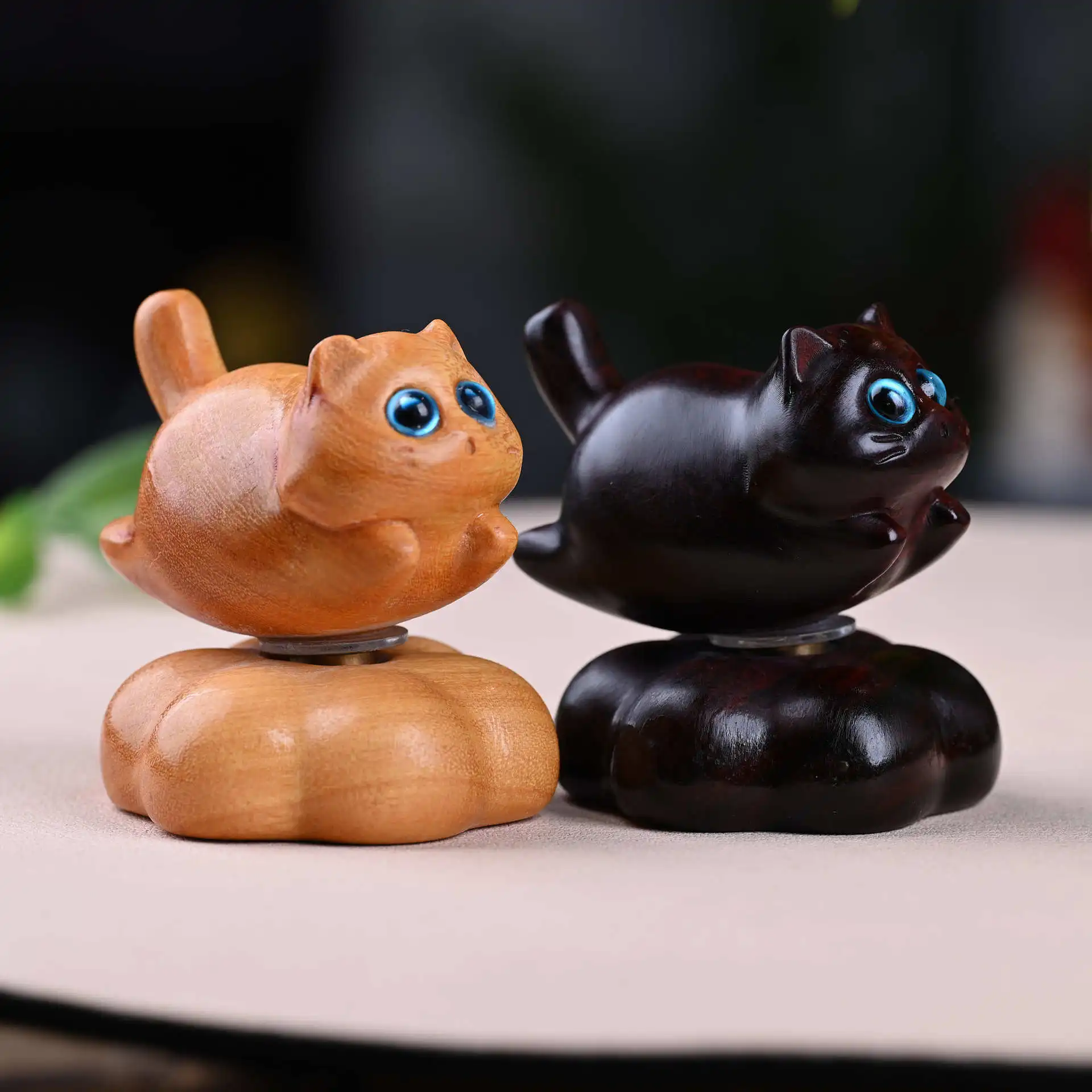 Solid Wood Carving Cat Tea Pet Ornament Turns Around Cat CuteTea Play Office Desktop Decoration Crafts