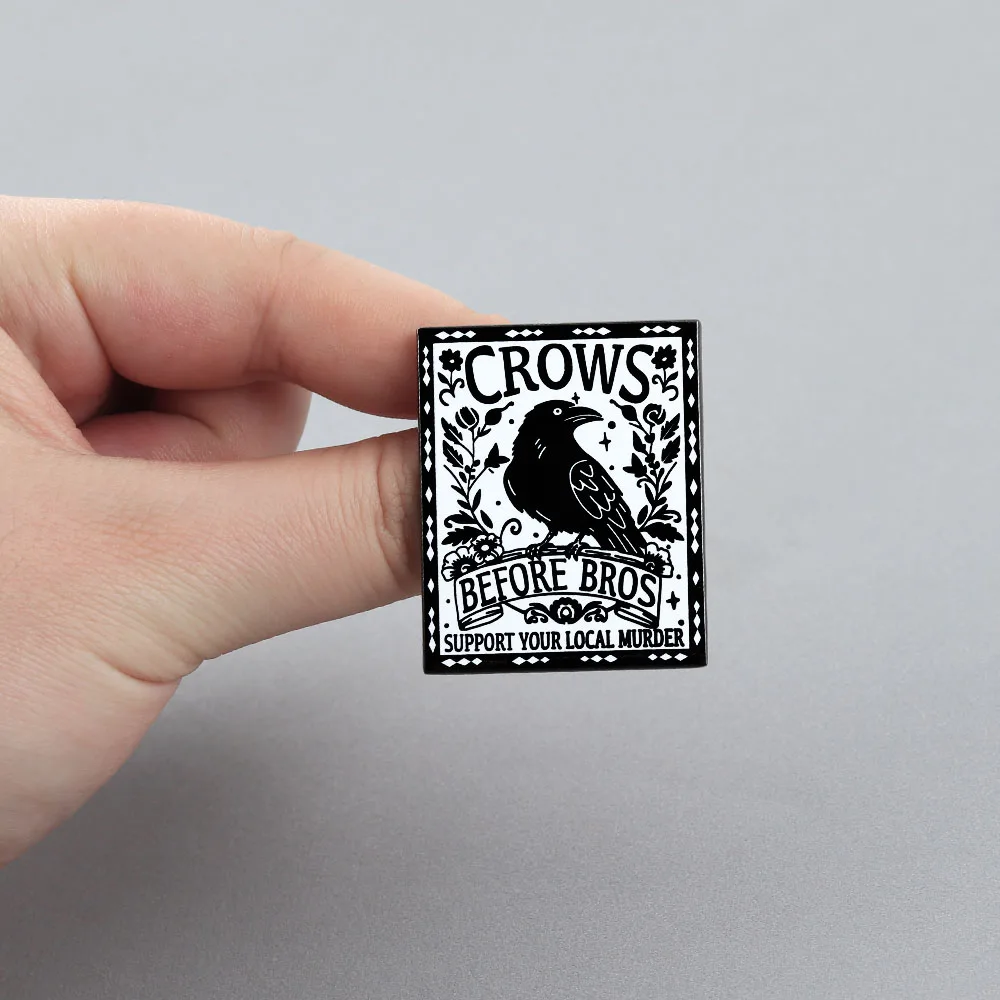 Vintage Crows Before Bros Brosche Unterstütze Deine Lokalen Mörder Gothic Emaille Anstecknadel Bevorzugt von Freundinnen Punk Gothic Fans Geschenk – Detail 4