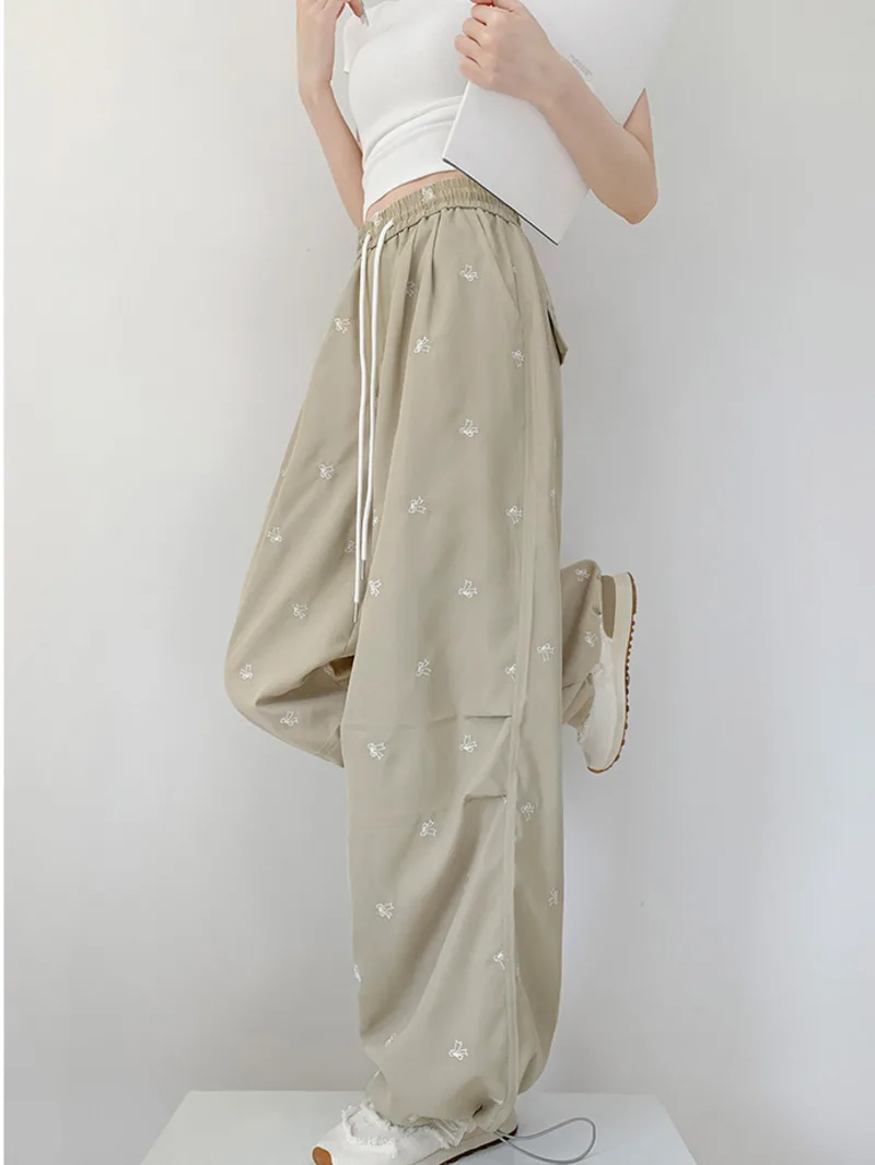 American Style Retro Cargo Pants Women 2024 New High Waisted Butterfly Embroidery Design Sense Lace Up Wide Leg Pants MVNK