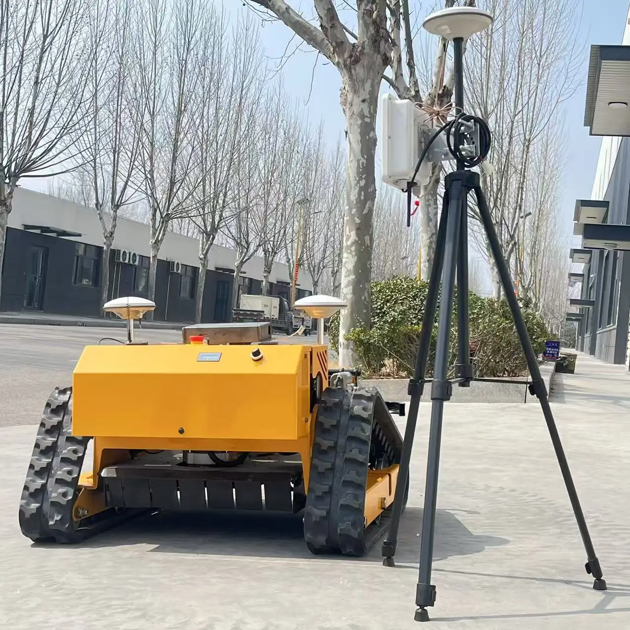 Tondeuse à gazon intelligente à navigation GPS, autopropulsée, 4 temps, 1500 ㎡ Corps compact personnalisé de 500 mm pour pelouses de jardin