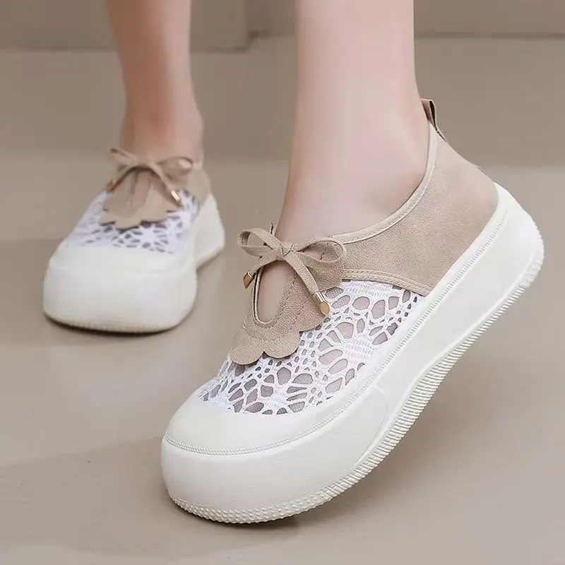 أحذية رياضية كاجوال نسائية صيفية جديدة شبكية نعل سميك غير قابلة للانزلاق قابلة للتنفس سهلة الارتداء خفيفة الوزن بمقدمة مستديرة أحذية خبز أحذية لوحية