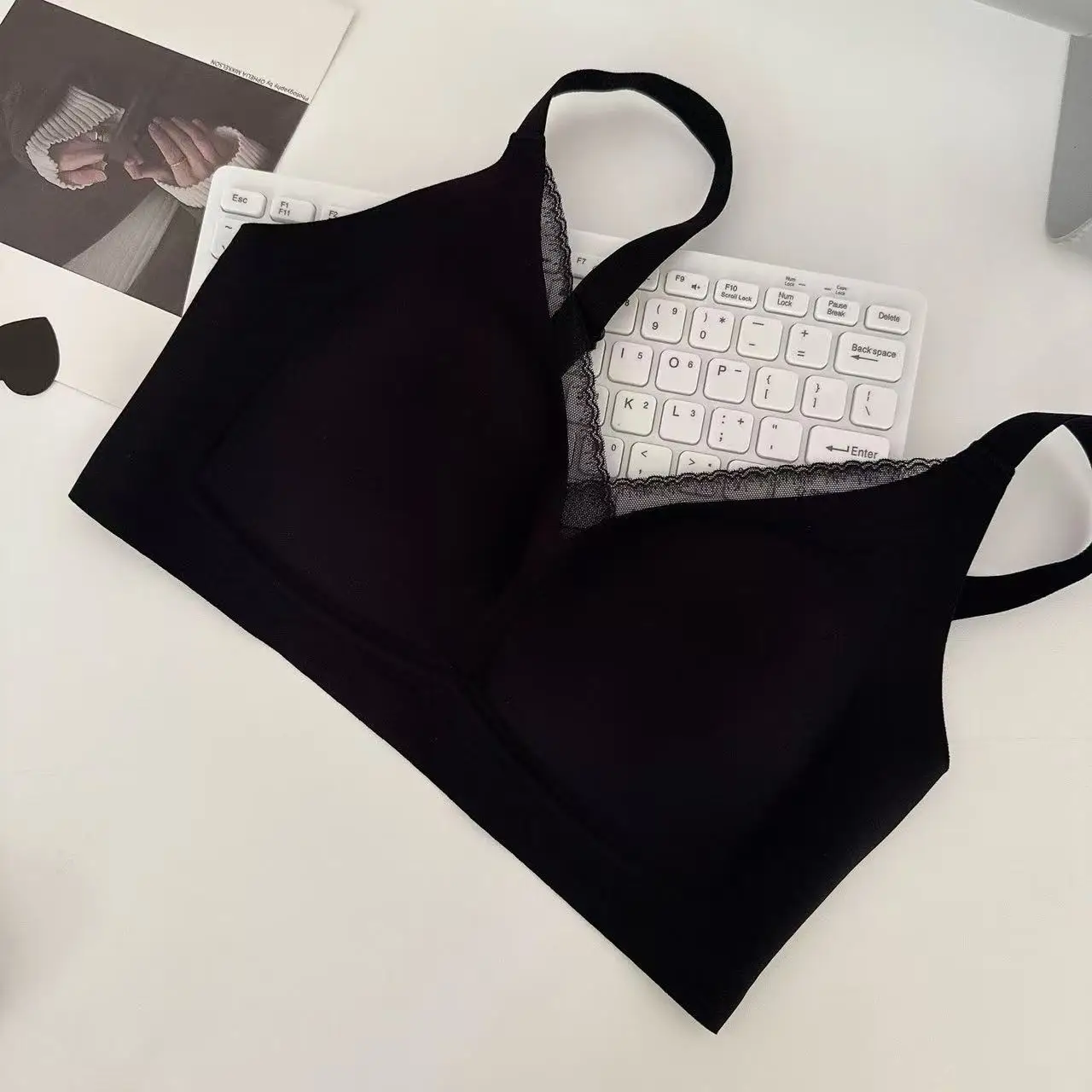 حمالة صدر بدون خياطة على شكل صدرية مضادة للجاذبية، لاسلكية مع شبكة، ملابس داخلية نسائية مثيرة