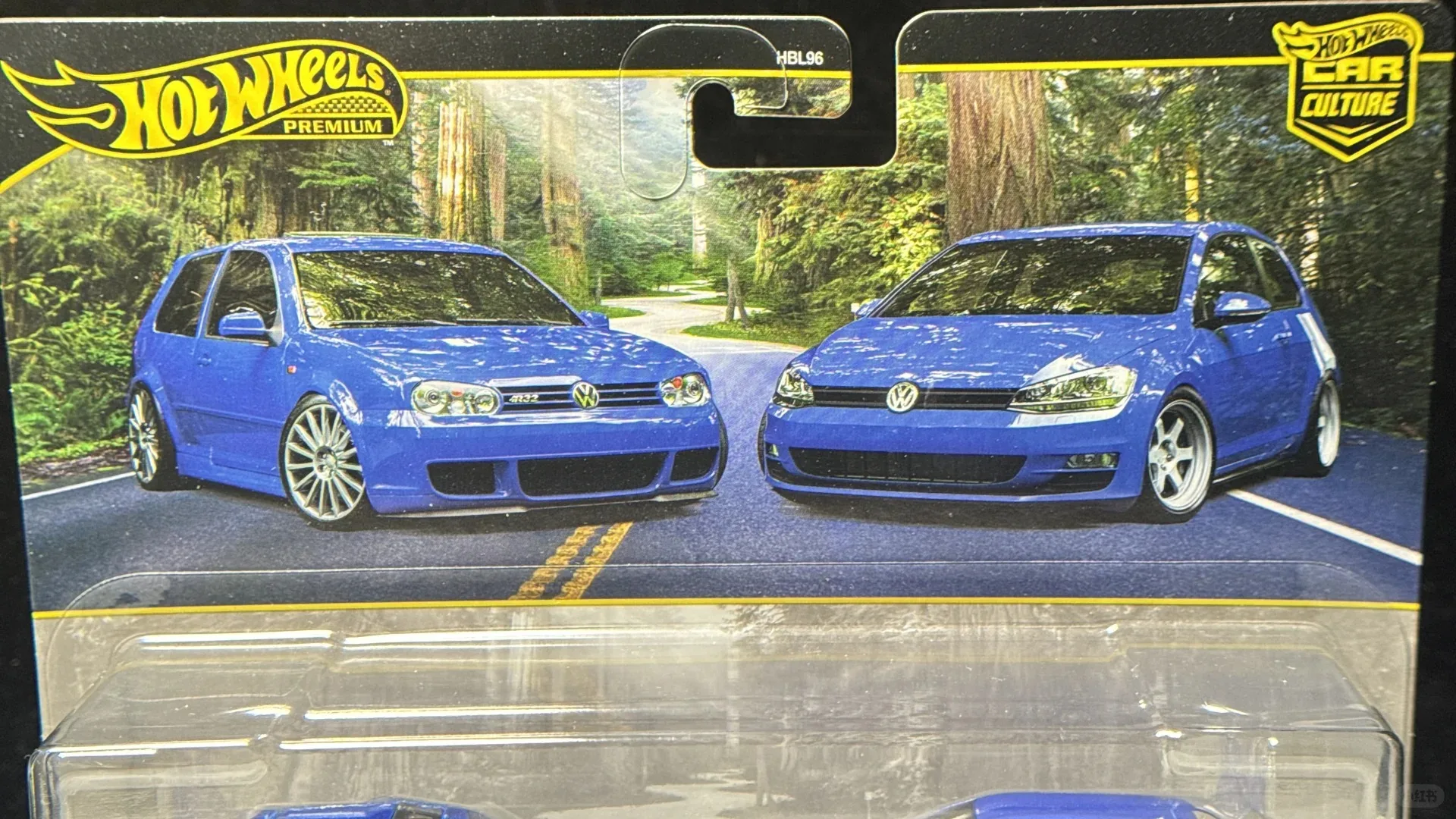 Hot Wheels Premium Car Culture 2-Packs 2004 Volkswagon Golf R32 Volkswagon Golf M7 1:64 Diecast Alloy Car Collectible Gift Toys