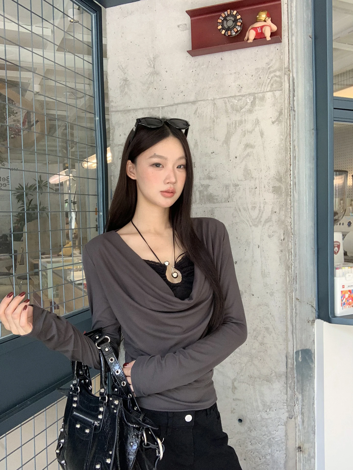 قميص نسائي ضيق بأكمام طويلة للخريف المبكر 2025، تي شيرت رمادي جديد، بلوزة أنيقة للعمل بتصميم مستقيم #5