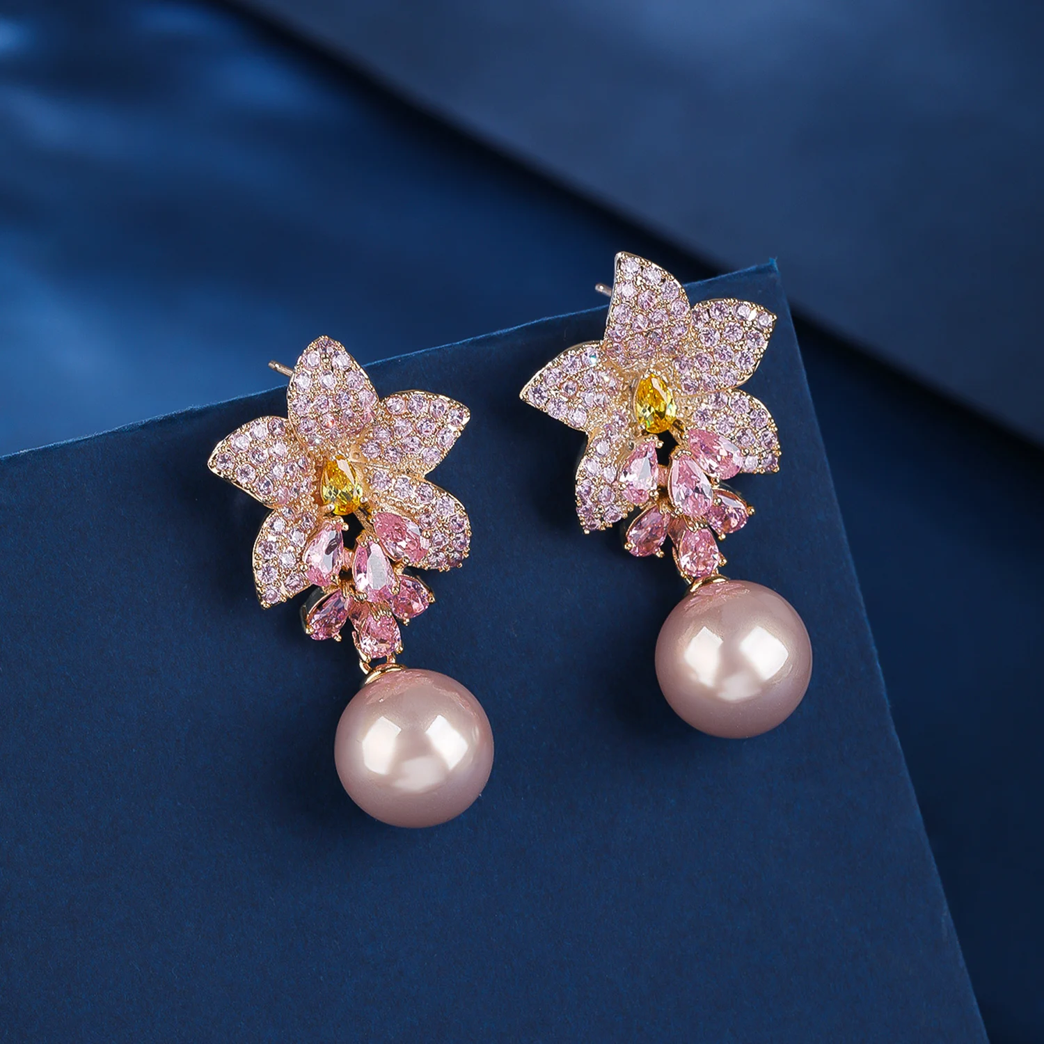 

Luxury Pearl Dangle Cubic Zircon Flower Earrings For Women Party Dress Fashion Jewelry CE12041