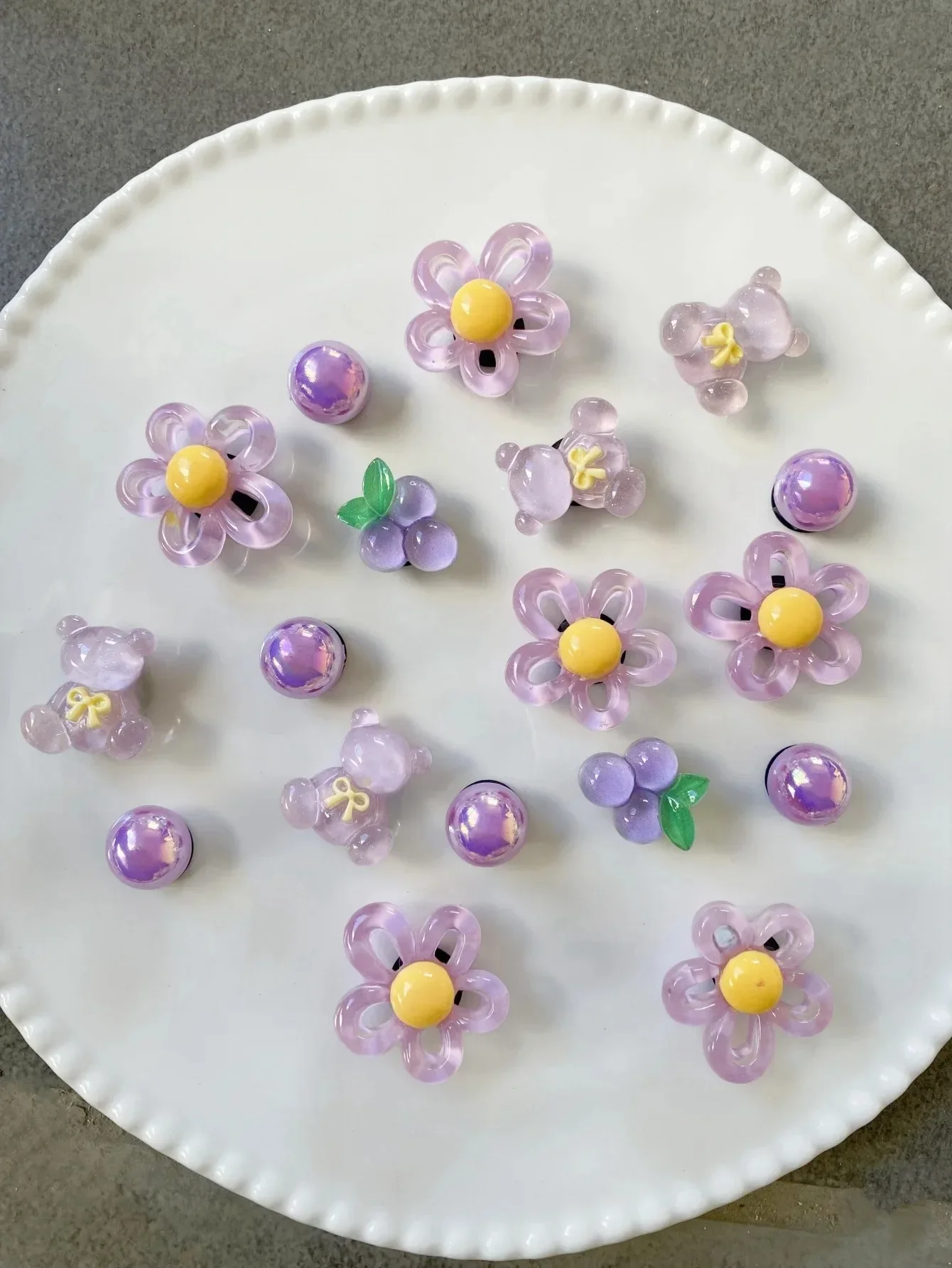 18Pcs Purple Flower Pearl Grape Design Shoe Charms Set with Detachable Buckle for Garden Shoes Cute Holiday Gift Idea