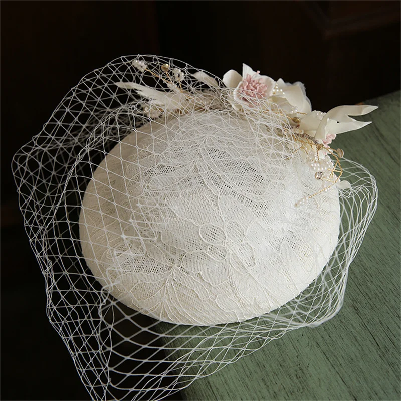 Pearls Flower Bridal Hat with Veil Short Mesh Weddings Hat for Bride Cap Fashion Church Womens Party Headwear noivas