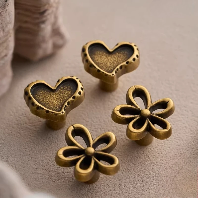 

Винтажные латунные ручки для шкафов, одноточечные ручки-кнопки для выдвижных ящиков, аксессуары для комодов и тумб, мебельная фурнитура под античную бронзу