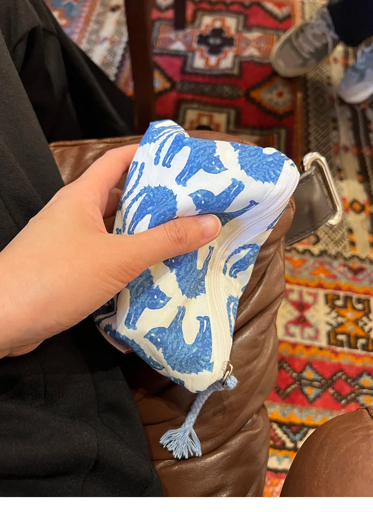 Blaue Katze, grafische Make-up-Tasche, zweifarbig, mit Reißverschluss, Make-up-Tasche, Cartoon-Druck, kleine Mini-Kosmetiktasche, Aufbewahrungstasche – Detail 5