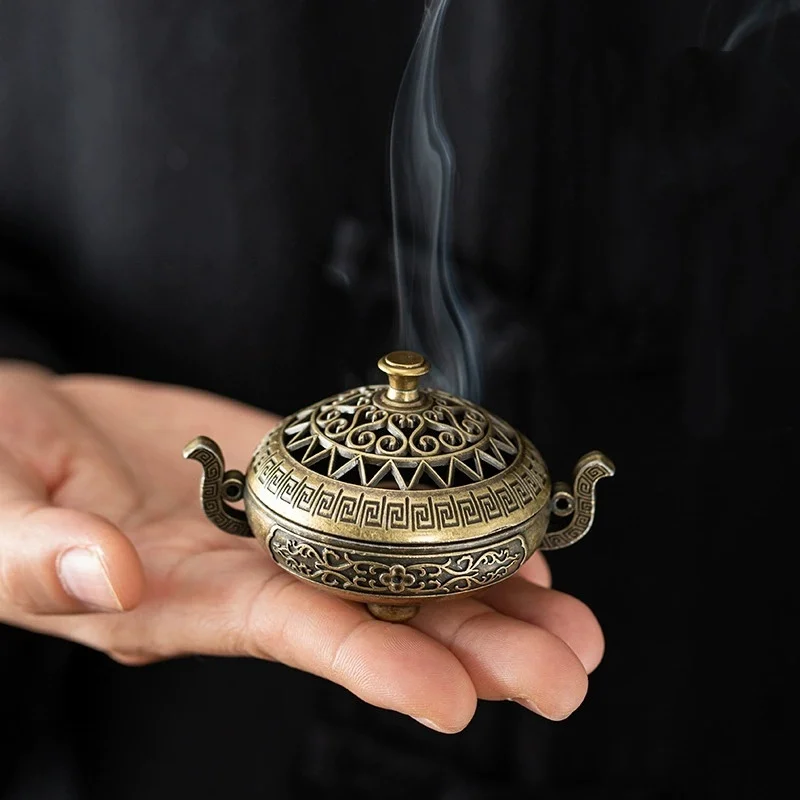 

Exquisite Compact Incense Burner Three-Legged Stove Design Hollow Pattern Indoor Desktop Home Decorative Plate